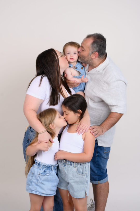 צילומי הורים ואחים בסטודיו בצפון
